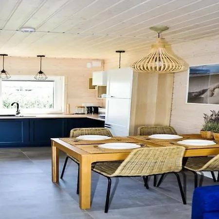 Hébergement de vacances Cottage Near Kopa Beach And Lake *